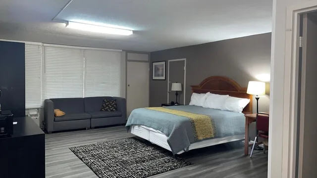 غرفة ديلوكس مفردة بسرير كوين، Apm Inn & Suites 2/10