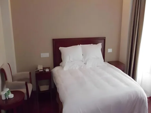 غرفة بسرير كينج وسرير كوين، GreenTree Inn Shaoxing Xinchang Dafou Express Hotel 2/2