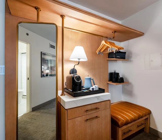 1 Bedroom, Rose, Suite, King Bed, Sofa، The Beacon at Embassy Row Washington DC, Tapestry by Hilton 9/9