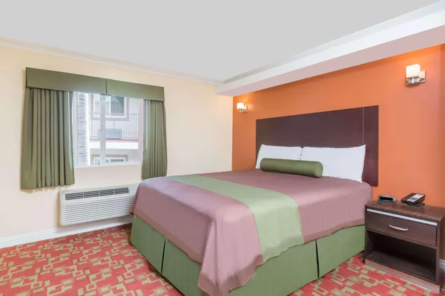جناح بسرير كينج، Travelodge Inn & Suites by Wyndham Bell Los Angeles Area 1/2