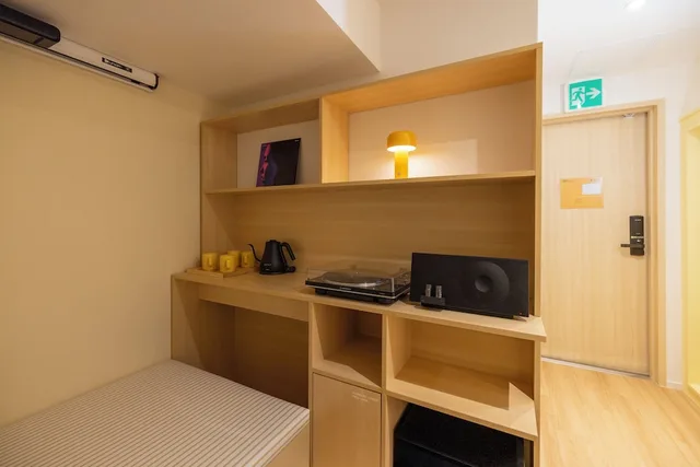 Standard, Quintuple, 2 Double Beds, Sofa، Myeongdong Guesthouse Como 3/5