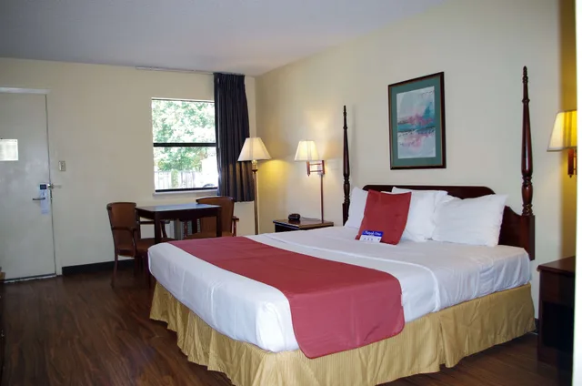 غرفة بسرير كينج للمدخنين، Americas Best Value Inn-Malvern 1/1