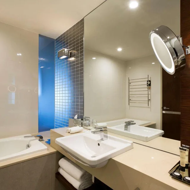 Executive, King Bed, Lounge Access, Pullman at Sydney Olympic Park 5/8