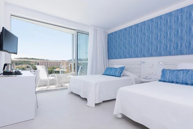 غرفة بسرير مزدوج بإطلالة جزئية على البحر، Reverence Mare Hotel Adults Only 1/7