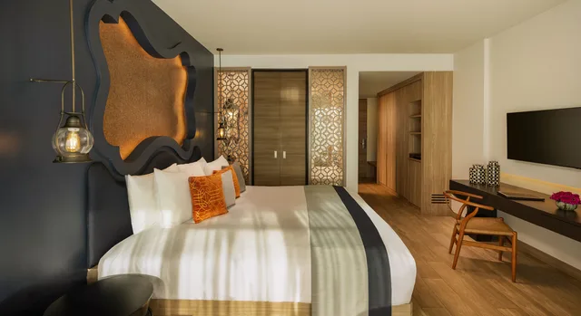 غرفة ديلوكس بسرير مزدوج بإطلالة على المسبح، Avista Grande Phuket Karon MGallery 3/6