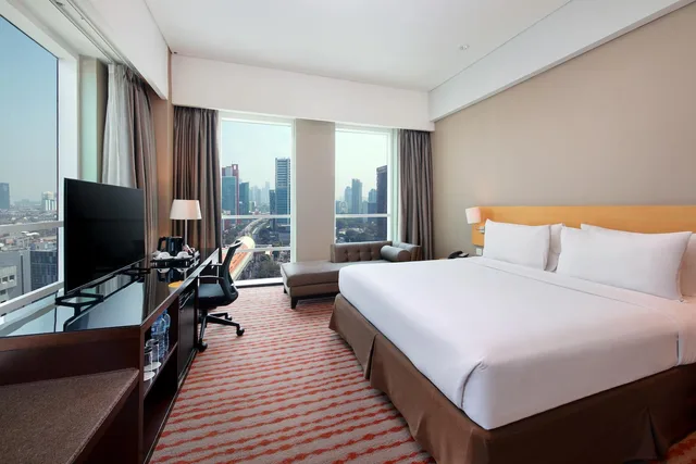 Grand, Deluxe, Js Luwansa Hotel And Convention Center 1/1
