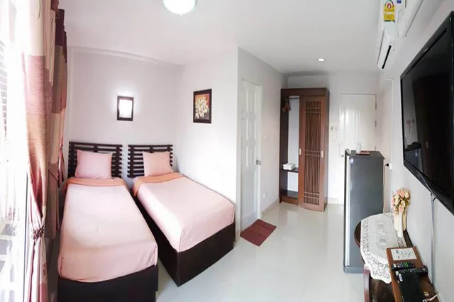 غرفة بسريرين منفصلين، Pornkasem House 1/3