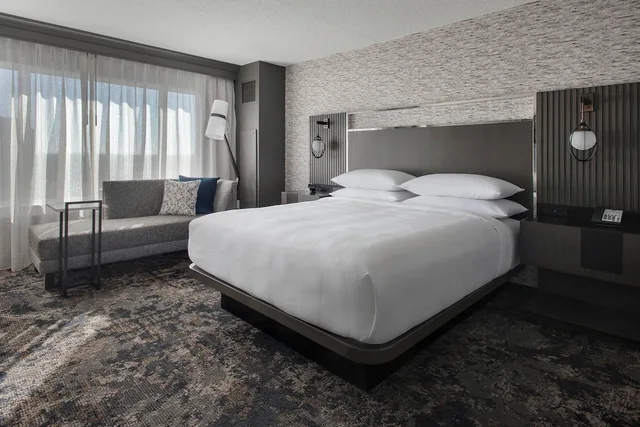 Studio, Suite, King Bed, Bridgewater Marriott 1/5