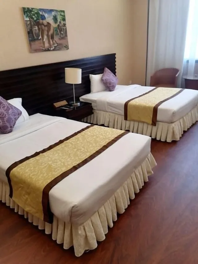 غرفة قياسية بسرير كينج وسريرين منفصلين، Savan Resorts 4/11