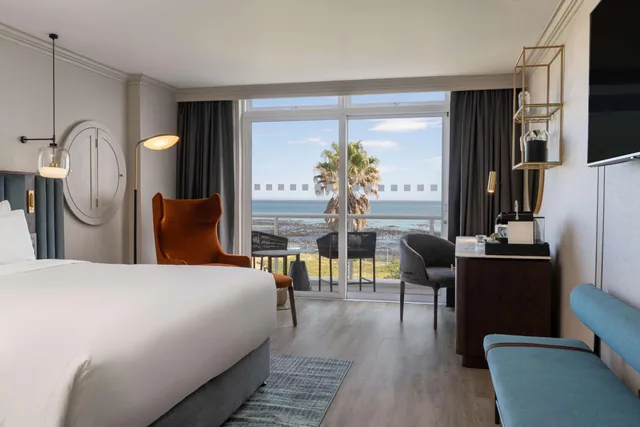 Collection, Superior, Partial Ocean View, Balcony، Radisson Collection Hotel, Waterfront Cape Town 1/6