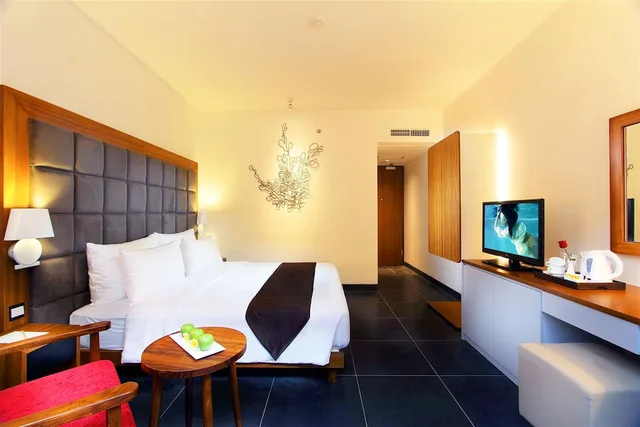 غرفة سوبيريور بسرير كينج، THE 1O1 Bali Fontana Seminyak 4/8