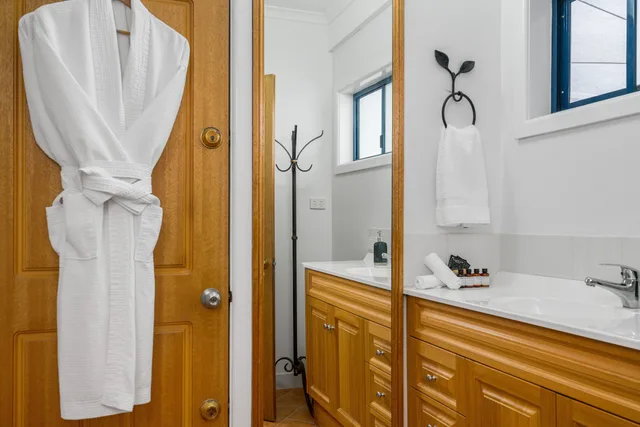 Pacific, Suite, Queen Bed, CLUB YAMBA LUXURY HOLIDAY VILLAS 4/4