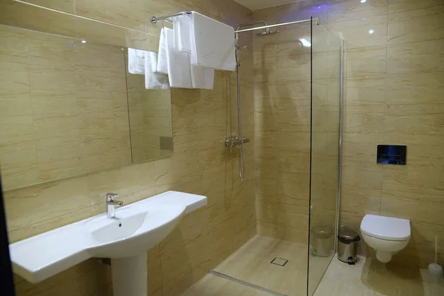 جناح بسرير كينج، Ramada by Wyndham Constanta 2/2