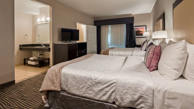 غرفة قياسية بسريرين مزدوجين، Best Western Plus Hotel at the Convention Center 3/9