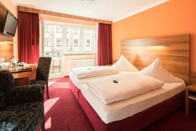 غرفة قياسية بسرير كينج، HOTEL ISARTOR 7/10