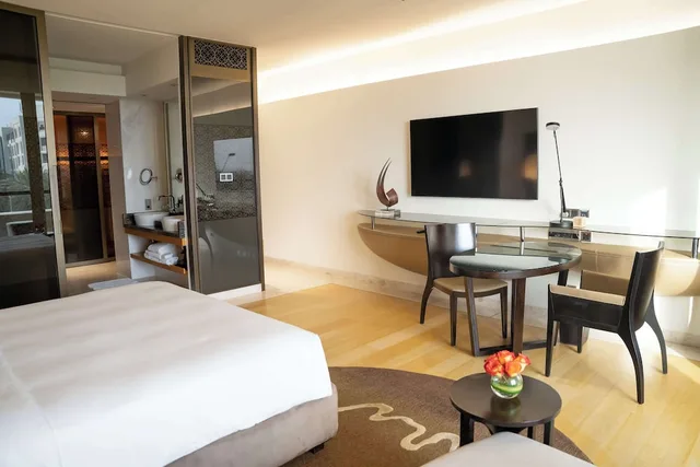 Room, King Bed, Golf Course View, Park Hyatt Abu Dhabi Hotel & Villa - Saadiyat island 5/9