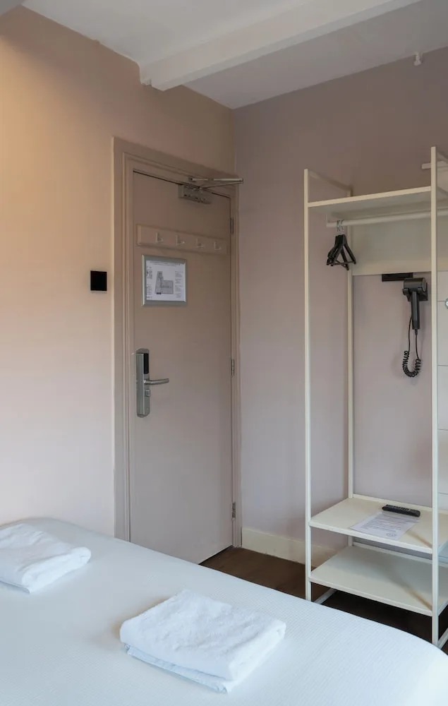 غرفة بسرير مزدوج بحمام مشترك، Hotel Jimmy 4/6