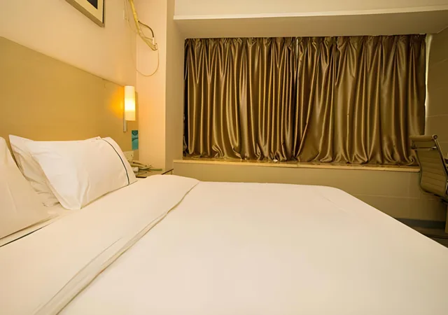 Standard, Queen Bed, City Comfort Inn Wuhan Jiangxia 3/3