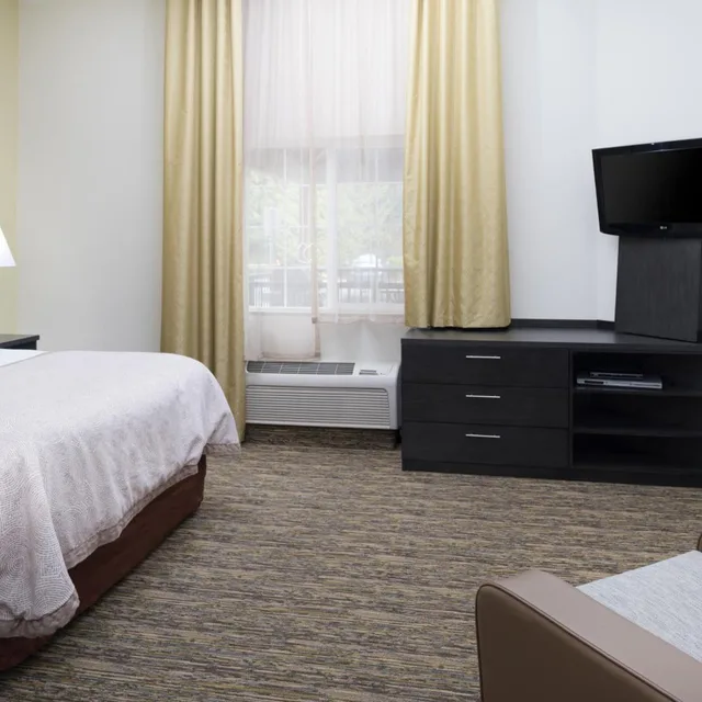 غرفة بسرير كوين لذوي الإعاقة، Candlewoods Suites Lacey 1/7