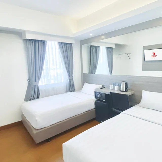 غرفة سوبيريور بسريرين منفصلين، Red Planet Makati Avenue Manila 1/3