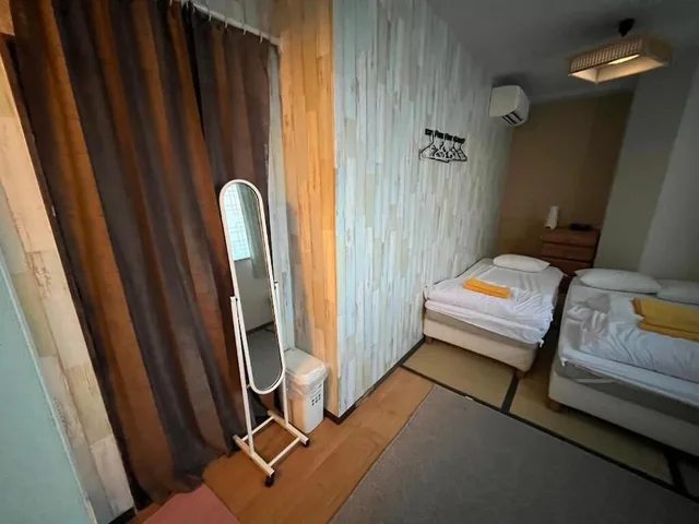 غرفة اقتصادية بسرير مزدوج وسرير فردي بغرفة نوم واحدة بحمام خاص، Shinjuku Sky Capsule - Hostel 3/10