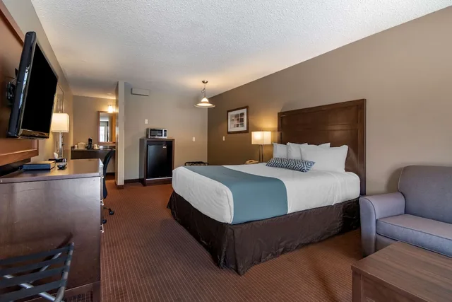 غرفة قياسية بسرير كينج، Surestay Plus Hotel By Best Western Salmon Arm 5/10