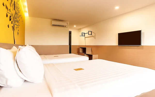 Superior, Twin Beds, Yellow Bee Hotel 1/6