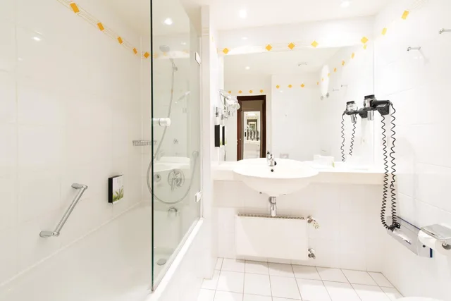 غرفة بزنس بسرير كينج، Living Hotel Weißensee By Derag 10/10