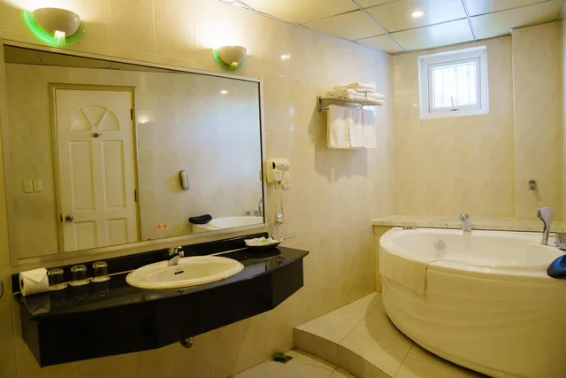 جناح جونيور بسرير كوين وسرير فردي، Lotus Saigon Hotel 5/6