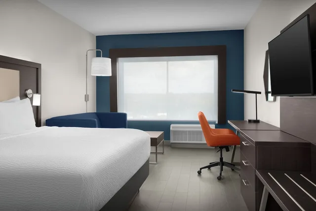 جناح بسرير كينج مع أريكة، Holiday Inn Express Suites Birmingham North Fultondale 1/3