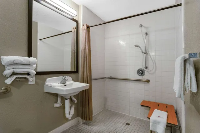 غرفة ديلوكس بسرير كوين لذوي الإعاقة، Motel6 Merced, CA - North 6/6