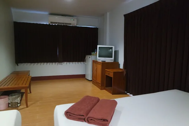 غرفة عائلية بسرير كينج وسرير فردي بإطلالة على البحر، Cha-Am Villa Sun Hotel 5/6
