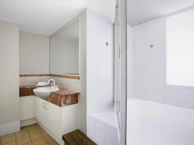1 Bedroom, Queen Bed, Water View، Breakfree Grand Pacific Caloundra 4/4
