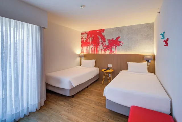 غرفة عائلية رباعية بسرير كينج وسريرين منفصلين، Radisson Red Campinas 2/5