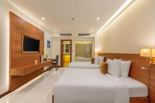 غرفة ديلوكس بسريرين منفصلين بحوض استحمام، Mandila Beach Hotel Danang 1/2