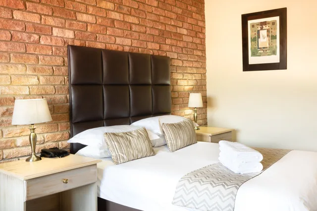 Suite, Double Bed, Golf Course View، Willows Garden Hotel Potchefstroom 3/3
