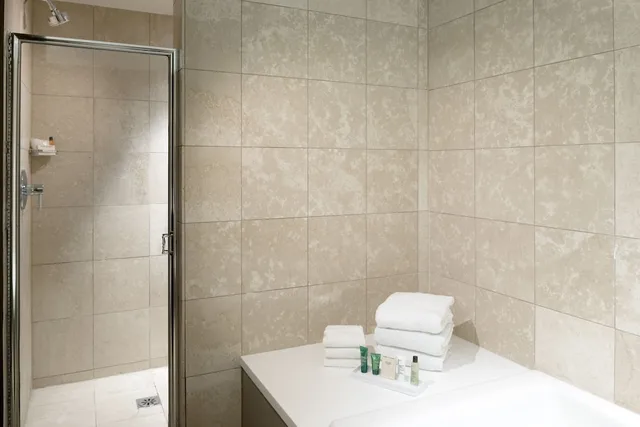 جناح بريميوم بسرير كينج بإطلالة على المدينة بغرفة نوم واحدة، Hilton Woodland Hills Los Angeles 5/7