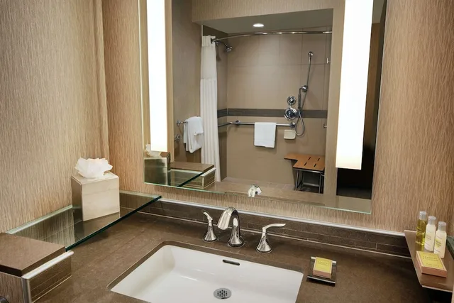 room, 2 queen beds, courtyard view, Doubletree By Hilton Sonoma Wine Country 9/10