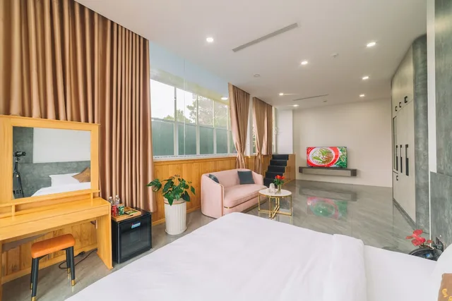 Deluxe, King Bed, Bathtub, Pool Access، Quy Tai Premium Hotel 1/7