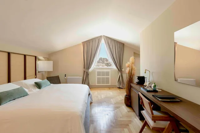 غرفة كبيرة بسرير مزدوج أو سريرين منفصلين بإطلالة على المدينة، Sant'Angelo - Le Residenze 2/4
