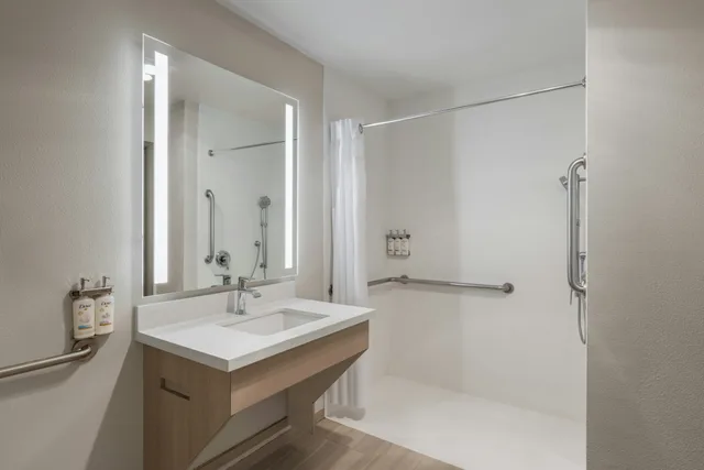 غرفة بسرير كينج لذوي الإعاقة، Holiday Inn Express Hotel And Suites Paso Robles 6/8