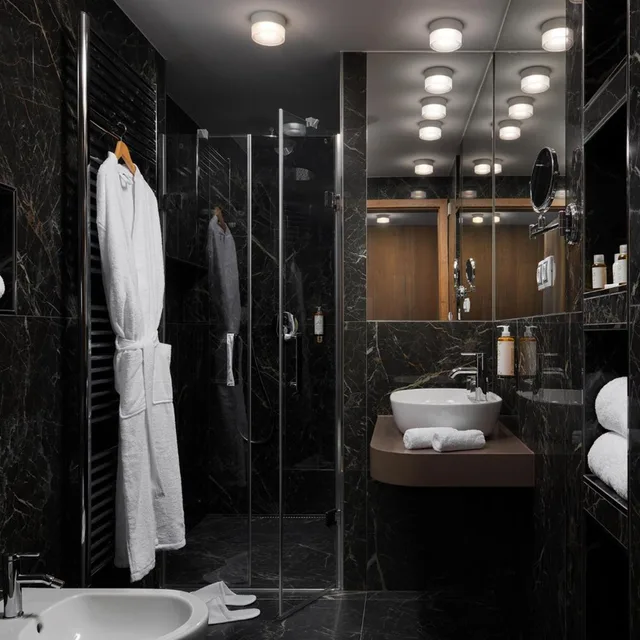 جناح رئاسي، Hotel Passage 6/10