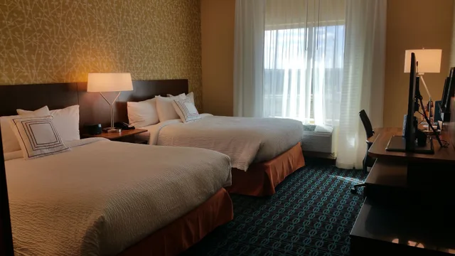 جناح بسريرين كوين مع أريكة لذوي الإعاقة، Fairfield Inn Suites Eau Claire Chippewa Falls 2/4