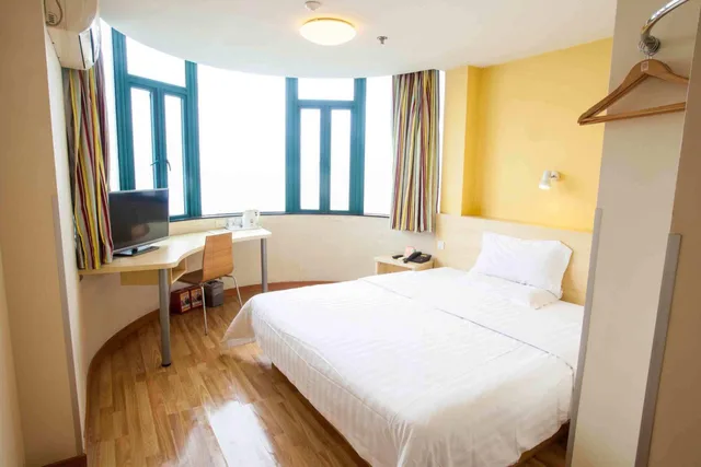 غرفة قياسية بسرير مزدوج، 7 Days Inn Shenzhen Longhua Branch 1/4