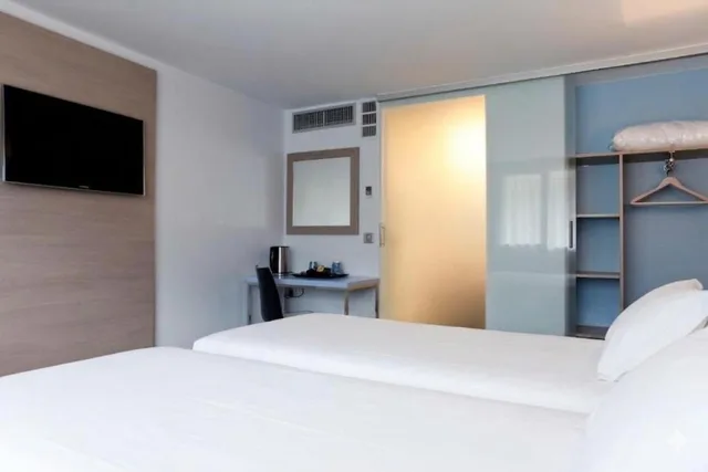 غرفة بسريرين منفصلين، KYRIAD LYON SUD - SAINTE FOY 4/8