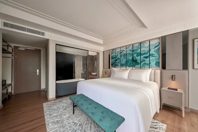 جناح تنفيذي بسرير كينج بإطلالة على المدينة بشرفة، La Siesta Premium Lakeside 2/7