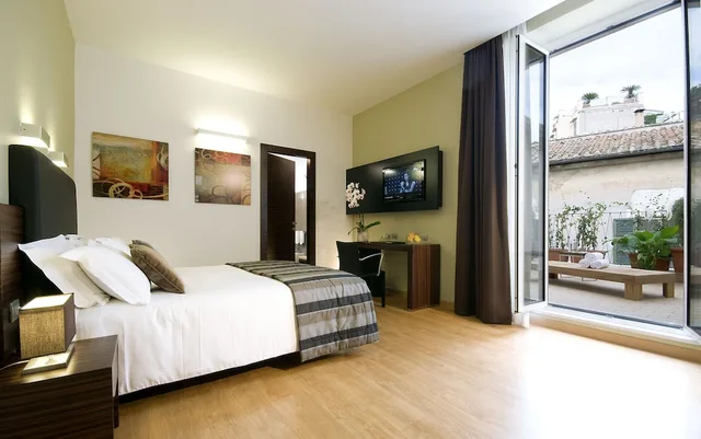 غرفة ثلاثية بسرير فردي وسرير كوين، Hotel Trevi Collection 3/8