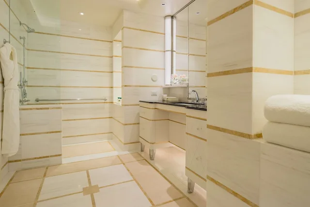 جناح سوبيريور ركني بسرير كينج لذوي الإعاقة، Waldorf Astoria Beverly Hills 3/4
