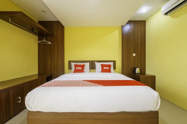 غرفة ديلوكس بسرير مزدوج، Capital O 1973 Hotel Toserba Selamat Syariah Pelabuhan Ratu 3/4