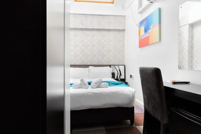economy double room, ensuite، Central Hoxton Shoreditch 3/3